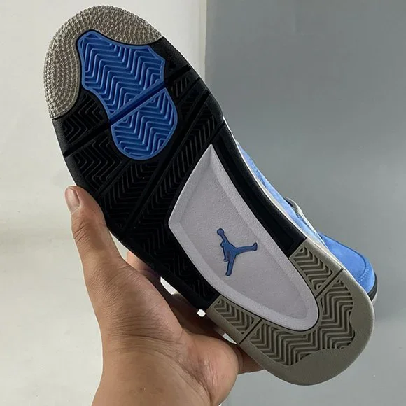 Air Jordan 4 Retro SE University Blue Sneakers - Picture 9 of 10